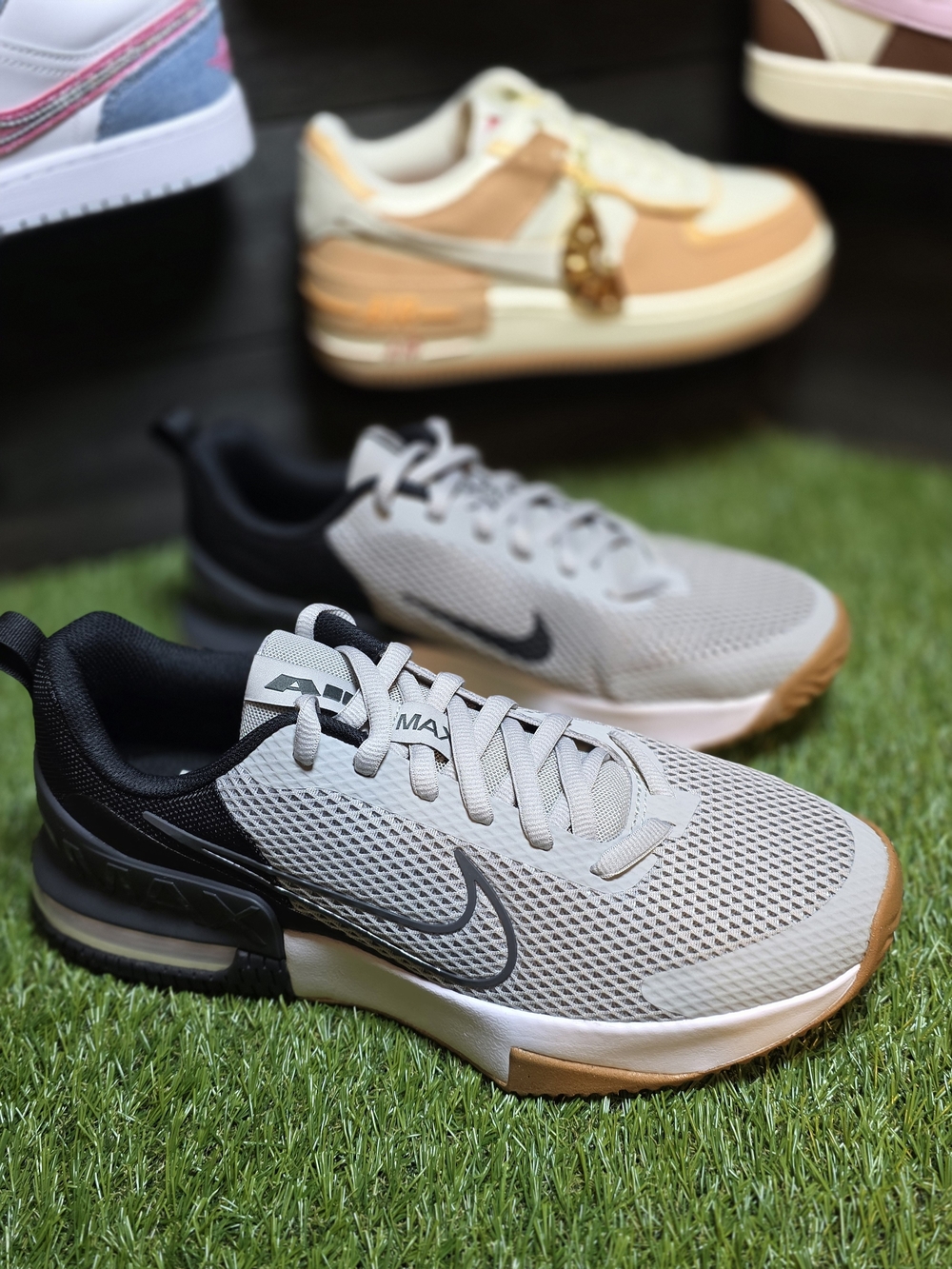 11m Nike Air Max Alpha Trainer 6 Mesh Sneakers - Light Gray/Black/Tan